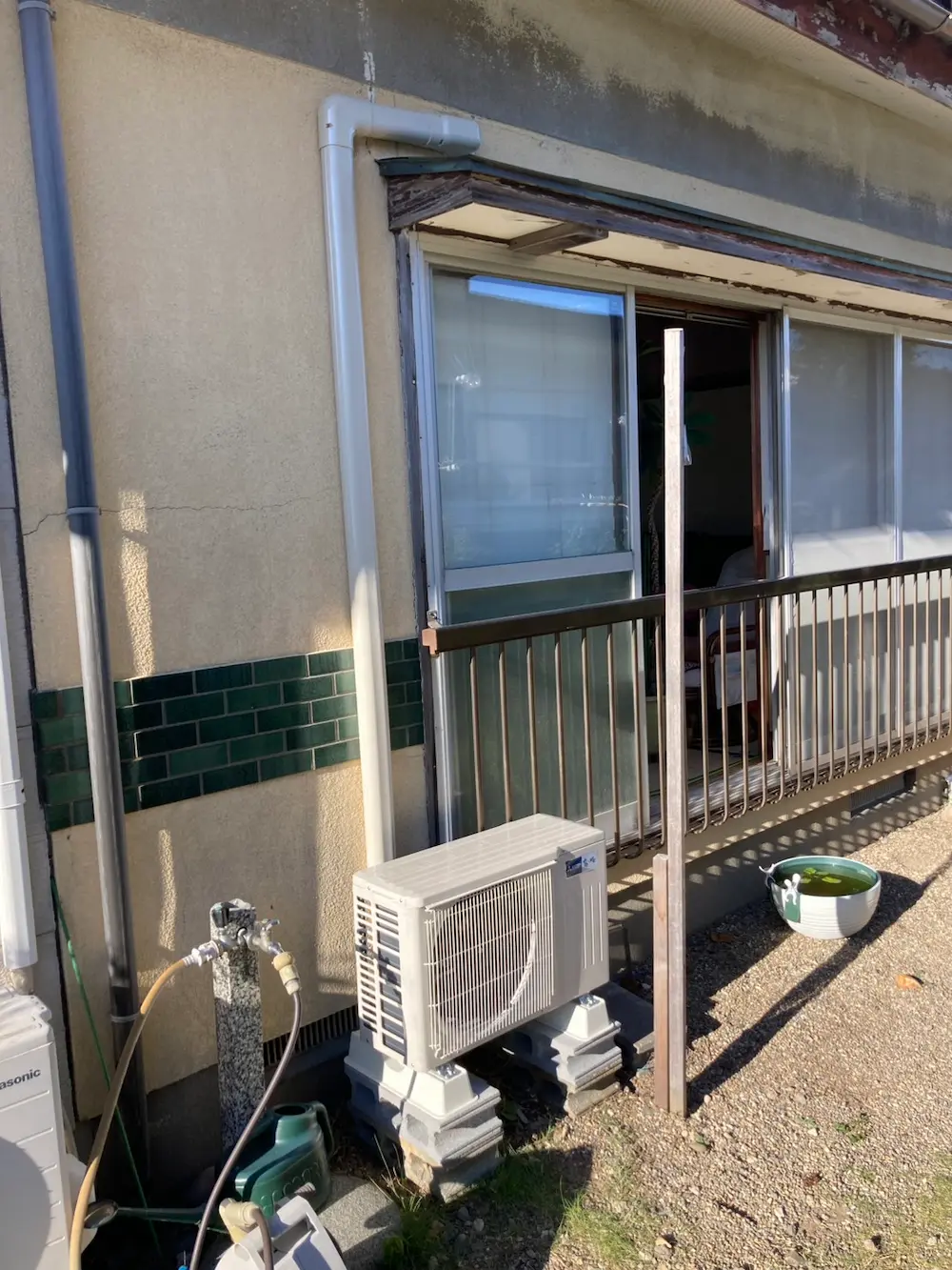 酒田市若宮町K様邸 室外機 交換後（配管カバー新調）