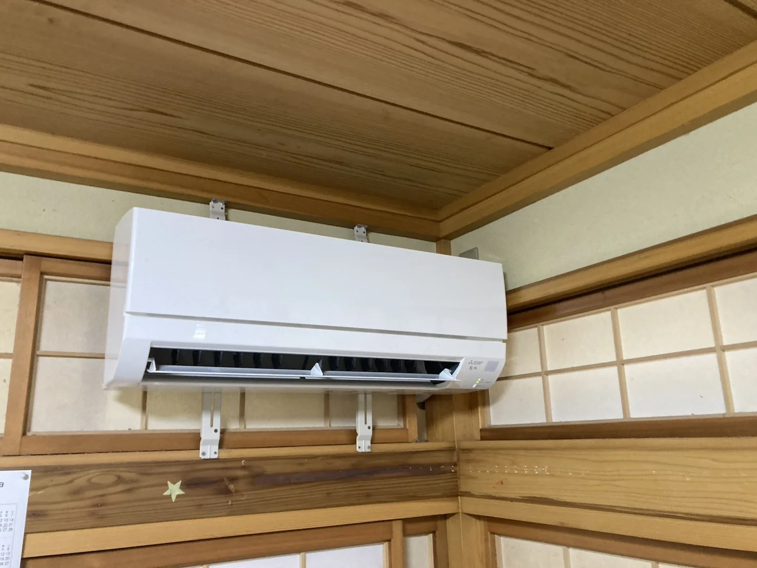 鶴岡市 和室エアコン交換後（三菱霧ヶ峰・補強金具で既存壁面に対応）