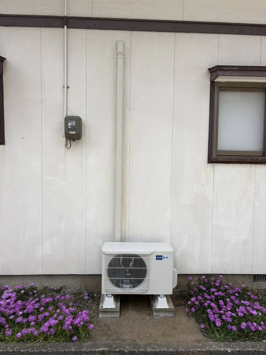 酒田市 エアコン交換後の室外機（三菱電機 霧ヶ峰）