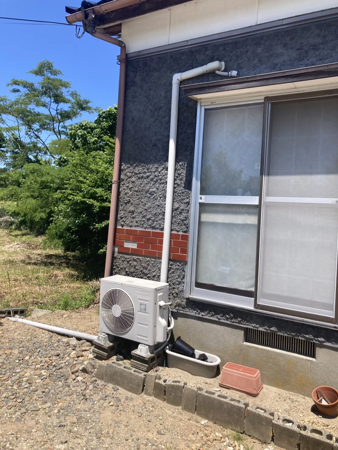 酒田市 交換前の室外機（シャープ製）