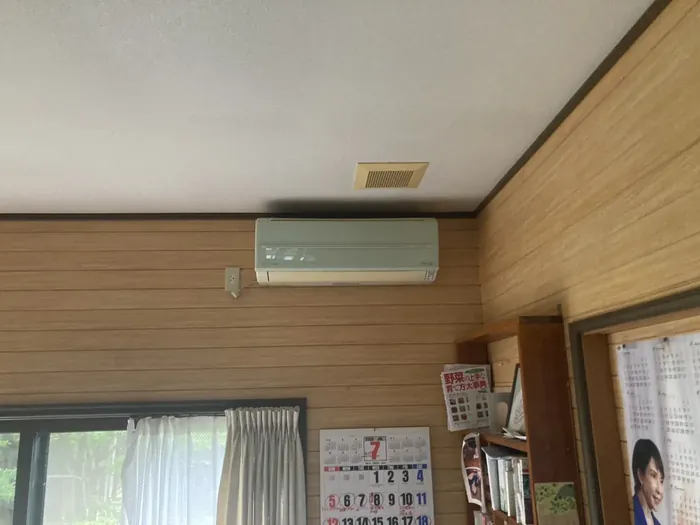 酒田市 交換前の室内機（効きが落ちてきた古いエアコン）