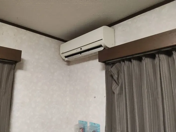酒田市 2階のお部屋の交換前の室内機