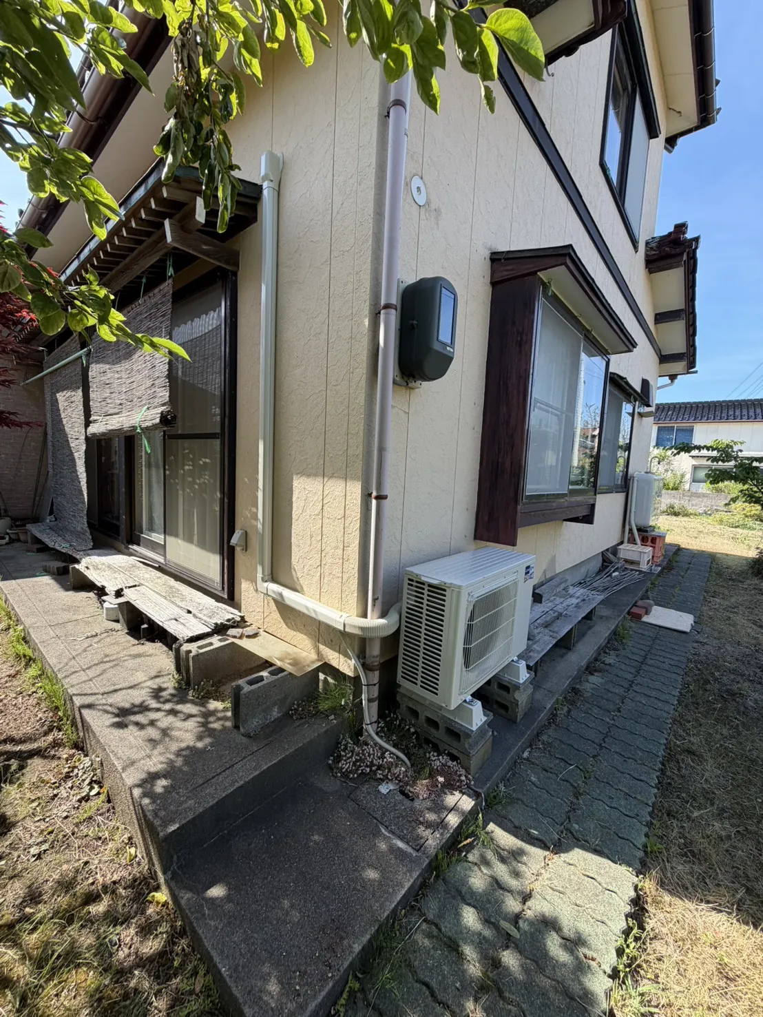 酒田市高砂 エアコン交換後の室外機（三菱電機 霧ヶ峰）