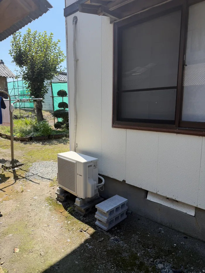 遊佐町 交換前の室外機（長府製の旧型室外機）