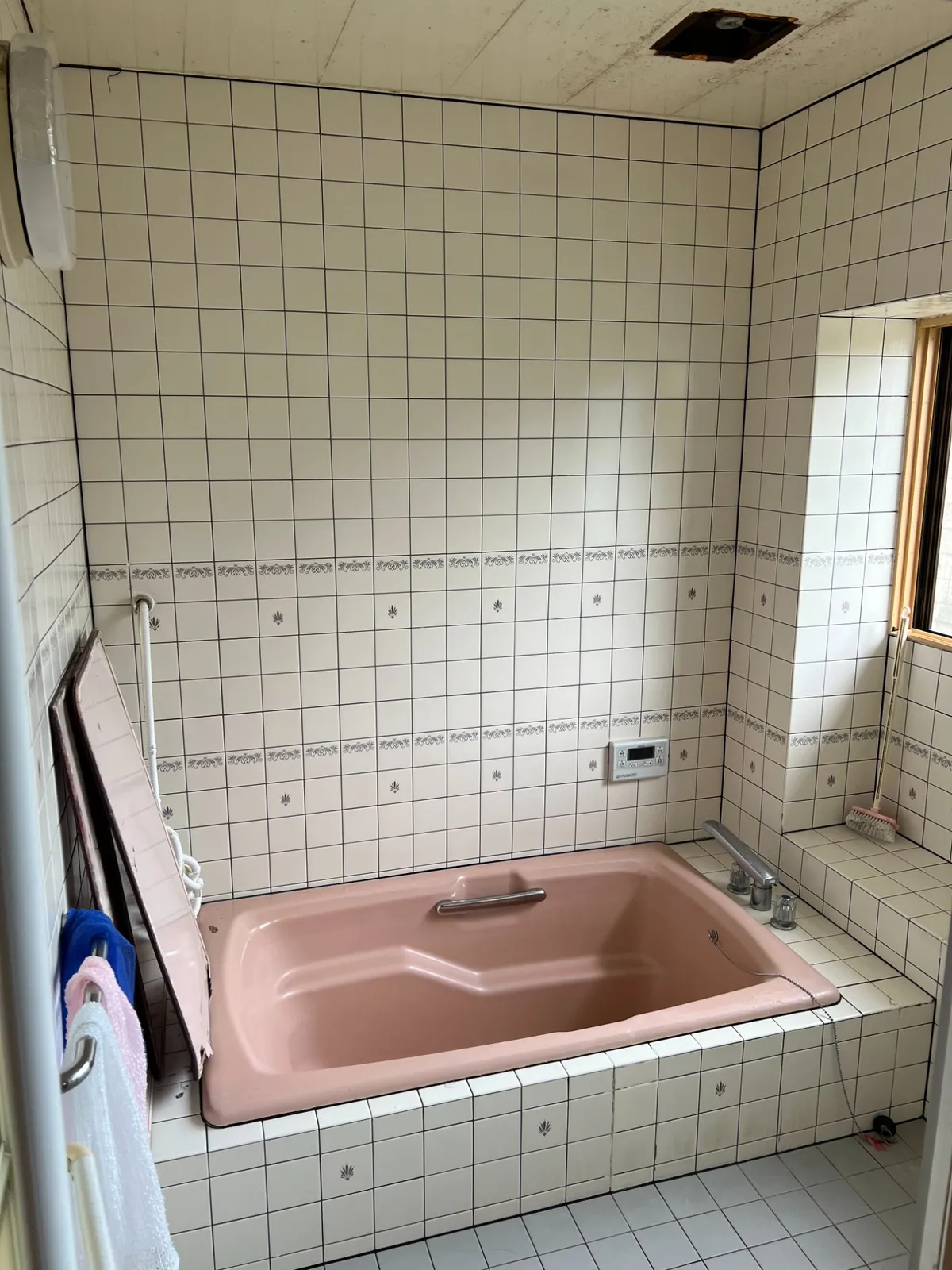 酒田市友野様邸 浴室リフォーム前（タイル浴室・ピンク浴槽）