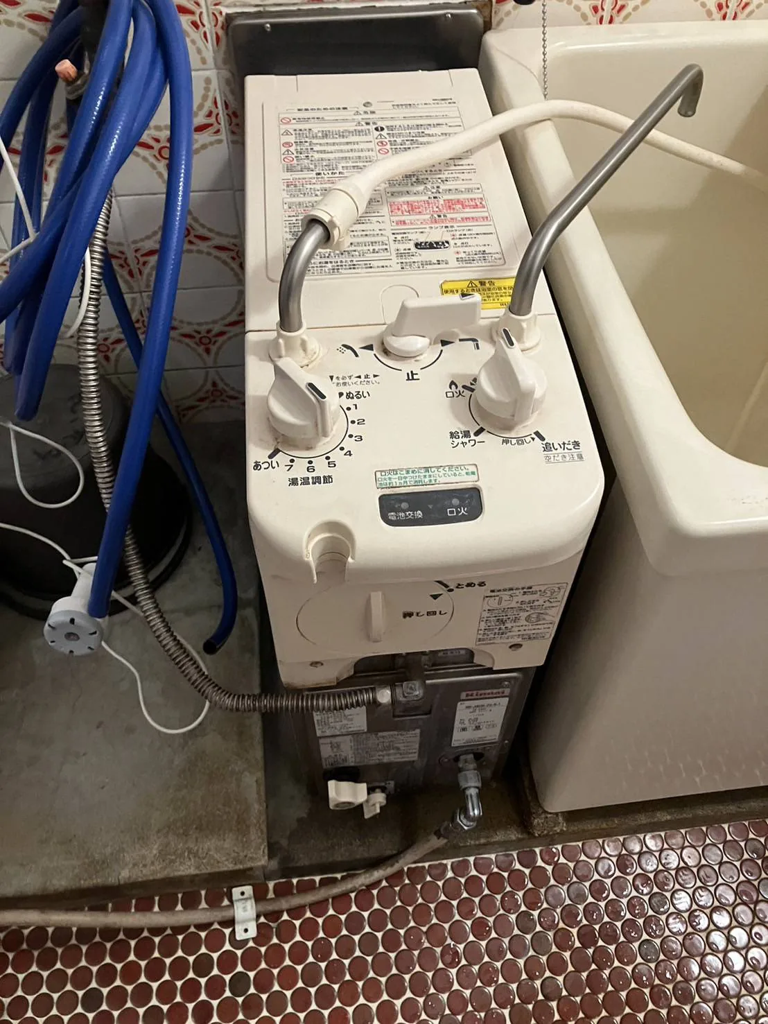 酒田市若宮町S様邸 バランス風呂釜交換前（10年使用）