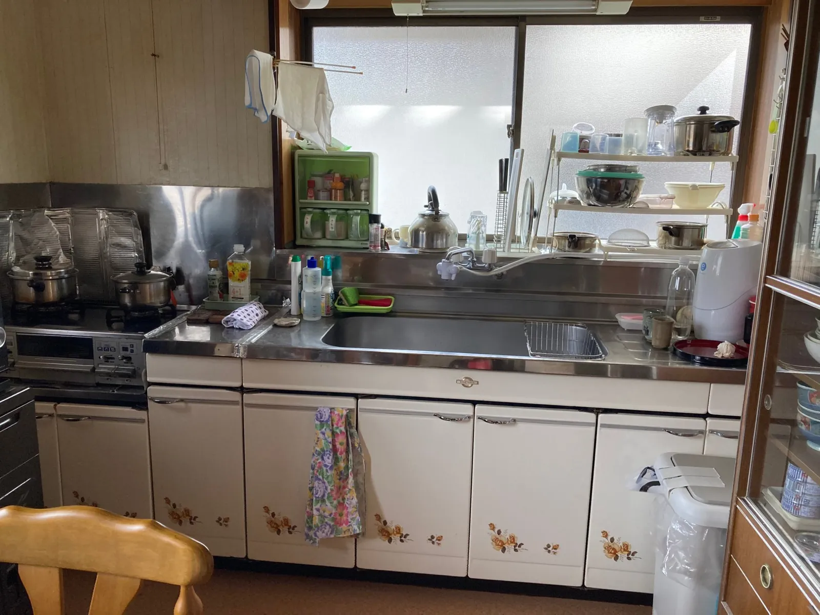 酒田市 キッチンリフォーム前（花柄セクショナルキッチン・旧型）