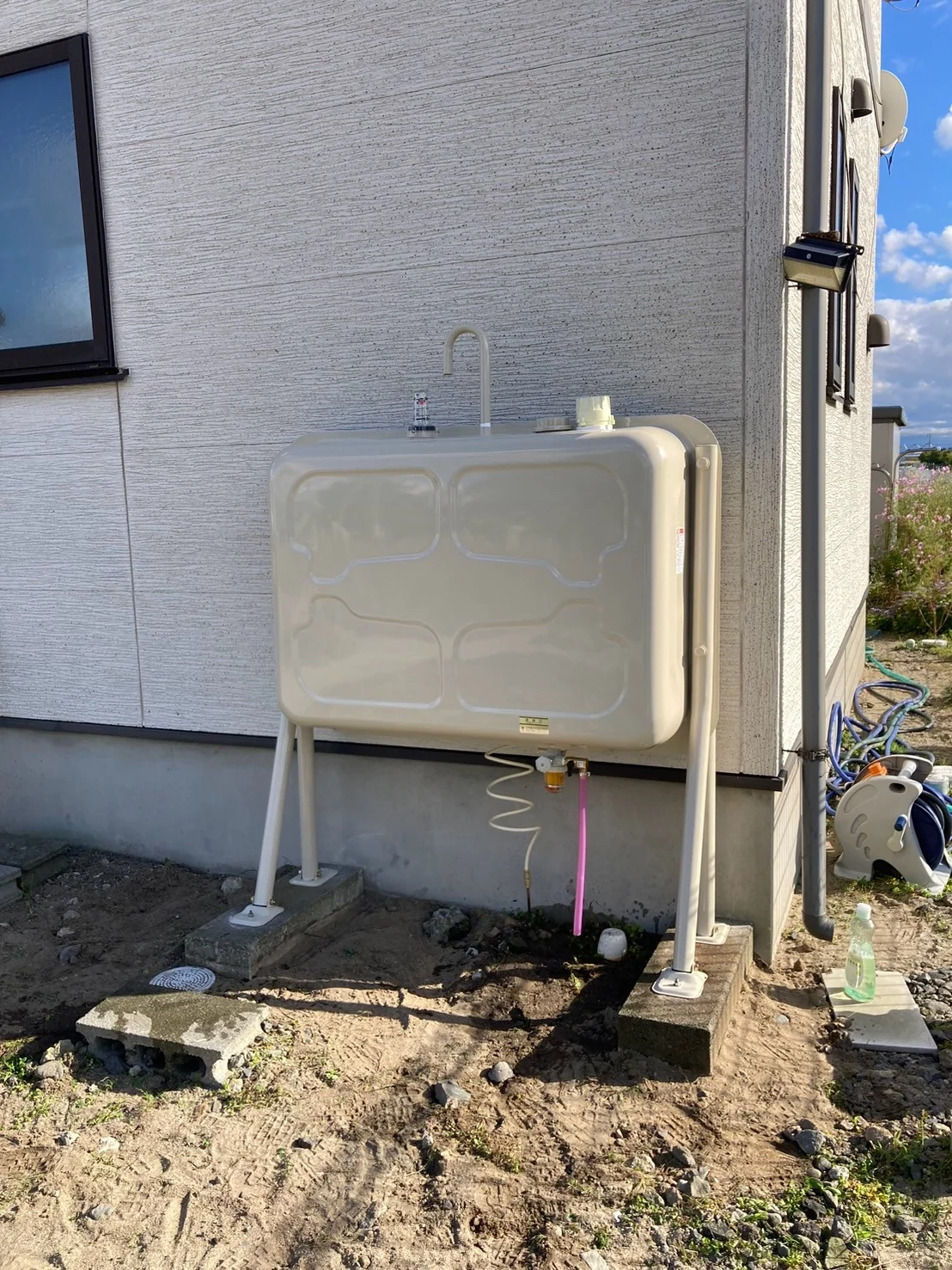 本体と脚部にサビが出たホームタンクを交換(酒田市) 施工後