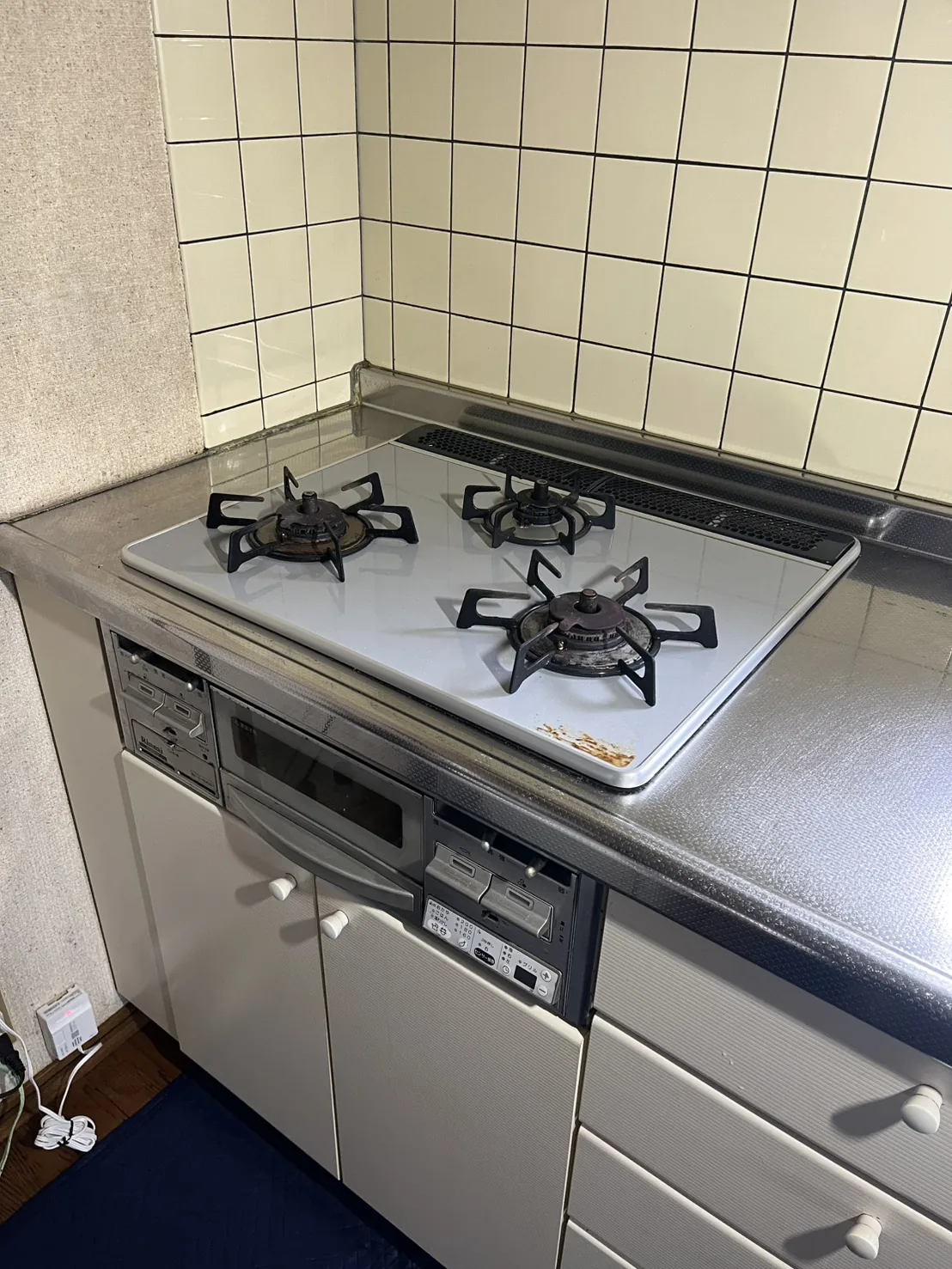 酒田市上安町T様邸 ビルトインコンロ交換前（10年使用）